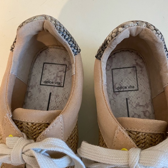 Dolce Vita Sneakers - Picture 4 of 9